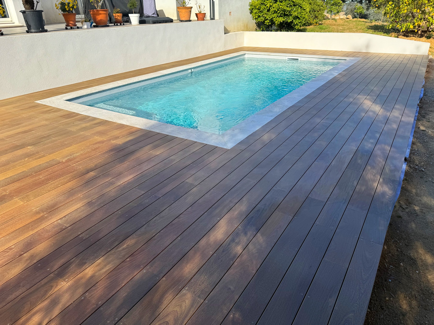 Terrasse en ipé avec margelles apparentes à Auribeau sur Siagnes, 06 , Alpes Maritimes