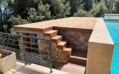 Terrasse en ipé bord de piscine avec escalier