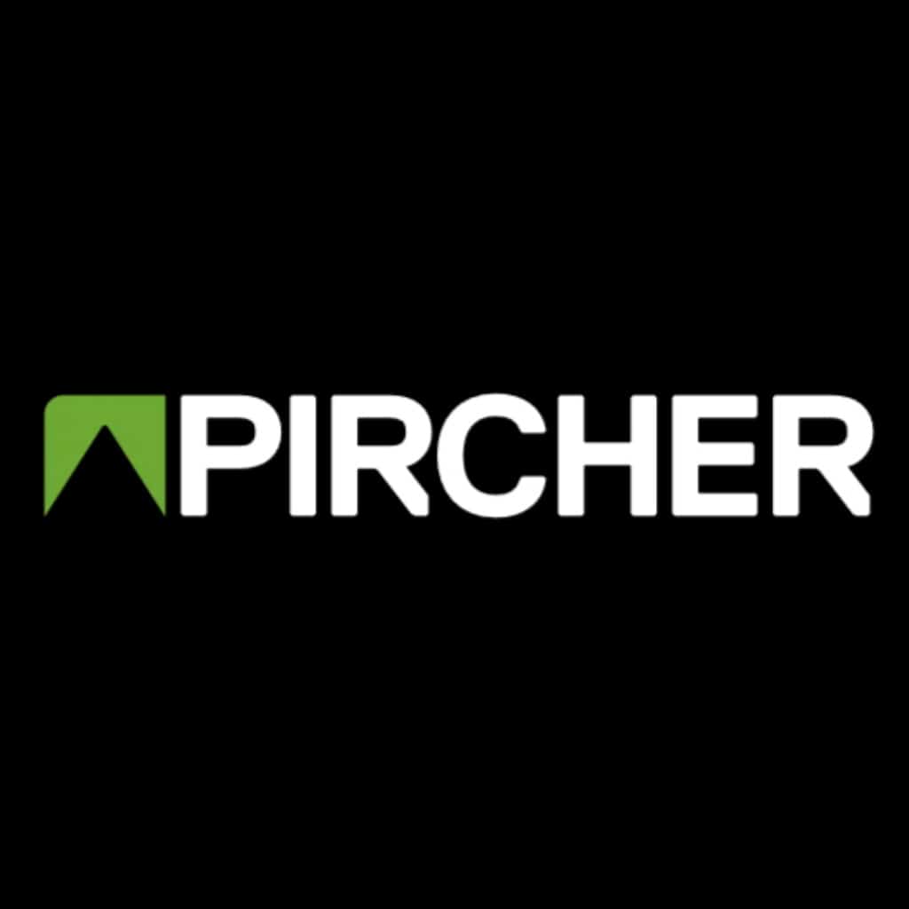 Logo avec texte blanc "PIRCHER" sur fond noir, accompagné d'un triangle vert à gauche. Design simple et contrasté.