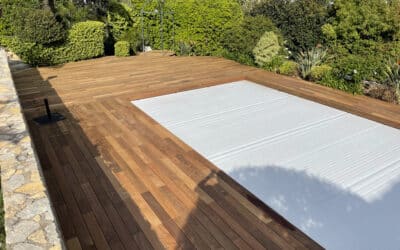 Terrasse en ipé autour d’une piscine avec volet roulant intégré