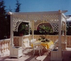 Pergola sur mesure colorée en beige