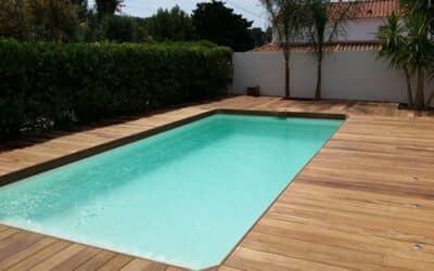 Terrasse en ipé autour d’une piscine